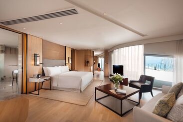 هتل Conrad Manila
