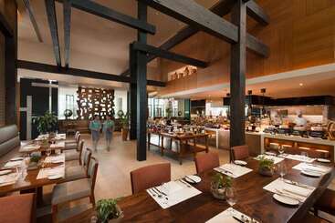 هتل Conrad Manila