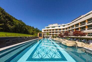 هتل FIVE Zurich - Luxury City Resort