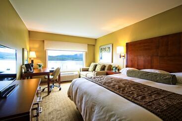 هتل Inn On The Harbour