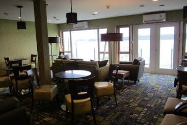 هتل Inn On The Harbour