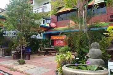 هتل Khao Lak Traveller Lodge