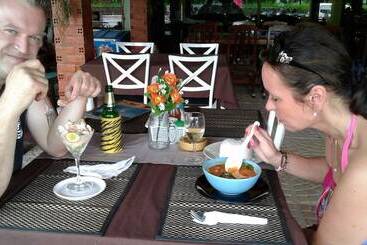 هتل Khao Lak Traveller Lodge