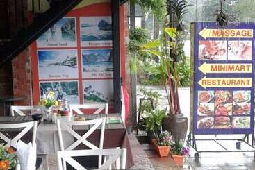 هتل Khao Lak Traveller Lodge