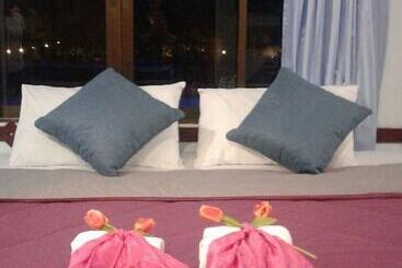 هتل Khao Lak Traveller Lodge