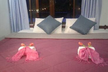 هتل Khao Lak Traveller Lodge