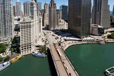 هتل Londonhouse Chicago Curio Collection By Hilton