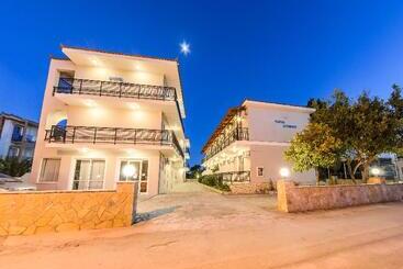 هتل Maria Studios & Apartments