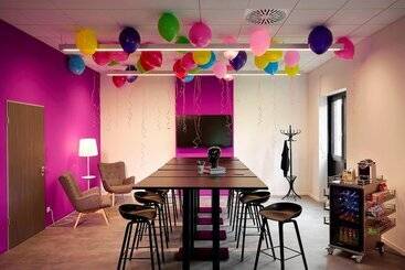 هتل Moxy Munich Airport