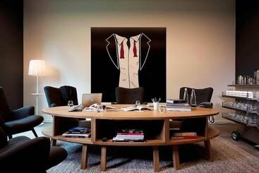 هتل Moxy Munich Airport