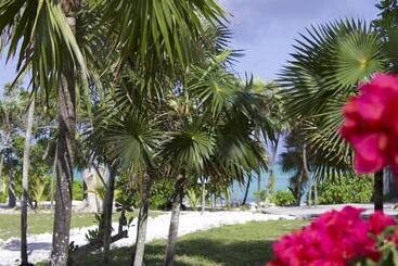هتل Pelican Beach