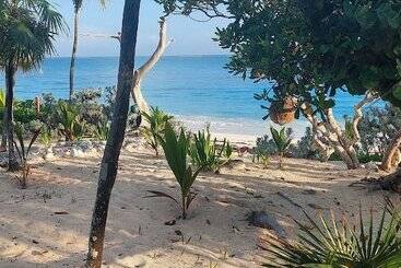 هتل Pelican Beach