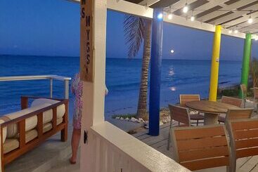 هتل Pelican Beach