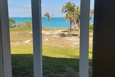 هتل Pelican Beach