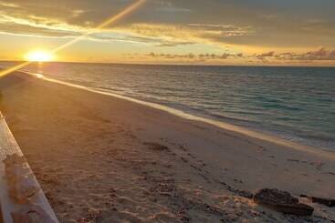 هتل Pelican Beach