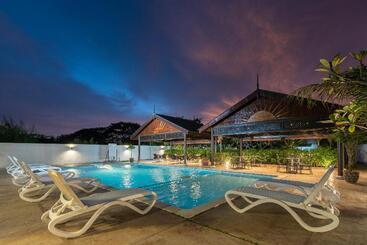 هتل Riverra Inn Langkawi