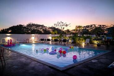 هتل Riverra Inn Langkawi