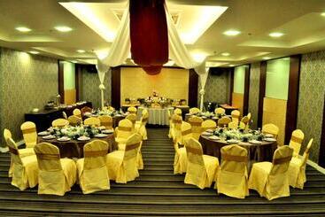 هتل Shervinton Executive Boutique