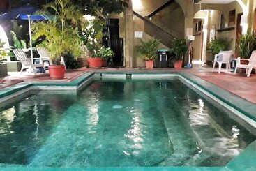 هتل Solimar Inn Suites