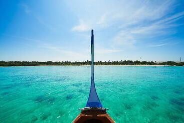 هتل The Barefoot Eco