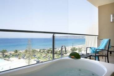 호텔 The Ixian Grand & All Suites  Adults Only