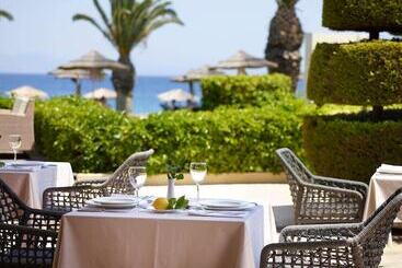 호텔 The Ixian Grand & All Suites  Adults Only