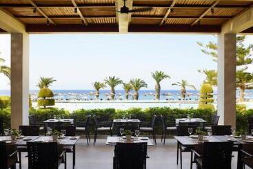호텔 The Ixian Grand & All Suites  Adults Only