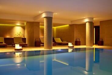 호텔 The Ixian Grand & All Suites  Adults Only