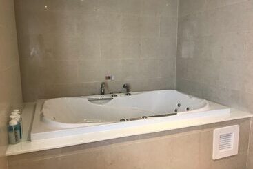 هتل The Privilege Residence