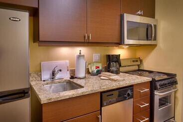 هتل Towneplace Suites By Marriott Dickinson