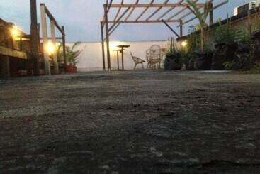 هتل Woodpecker Lodge Kuching