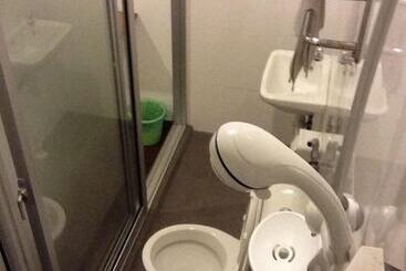 هتل Woodpecker Lodge Kuching