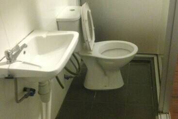 هتل Woodpecker Lodge Kuching