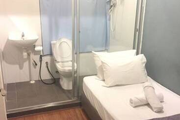 هتل Woodpecker Lodge Kuching