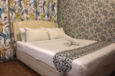 هتل Woodpecker Lodge Kuching