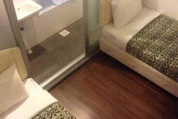 هتل Woodpecker Lodge Kuching