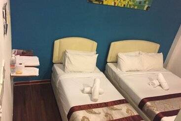 هتل Woodpecker Lodge Kuching