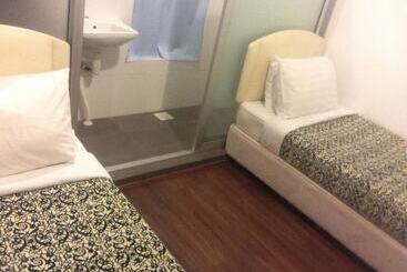 هتل Woodpecker Lodge Kuching