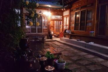 پانسیون Gongsimga Hanok Guesthouse