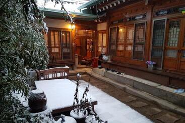 پانسیون Gongsimga Hanok Guesthouse
