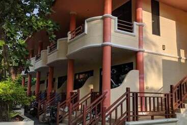 استراحتگاه Lanta Summer House 1