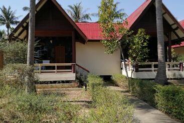 استراحتگاه Lanta Summer House 1
