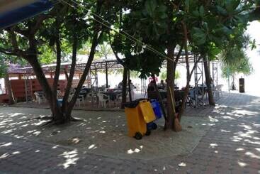 استراحتگاه Lanta Summer House 1
