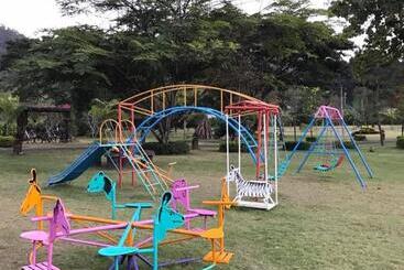استراحتگاه Papai Country Lodge Sha