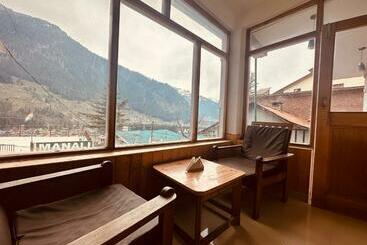 Alpine   A Boutique Hotel , Manali