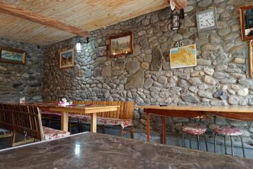 تختخواب و صبحانه Luiza Guest House