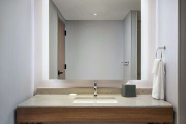 هتل Hyatt Place Melbourne Airport, Fl