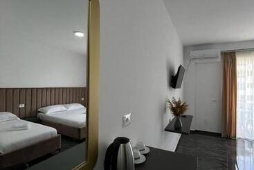 هتل Leodori 3 Suites