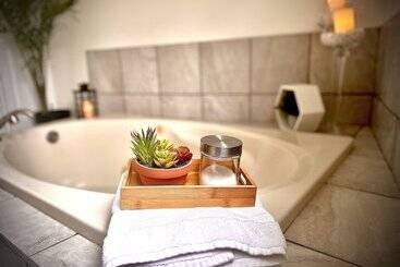 تختخواب و صبحانه Settlers Suites