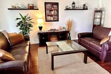 تختخواب و صبحانه Settlers Suites